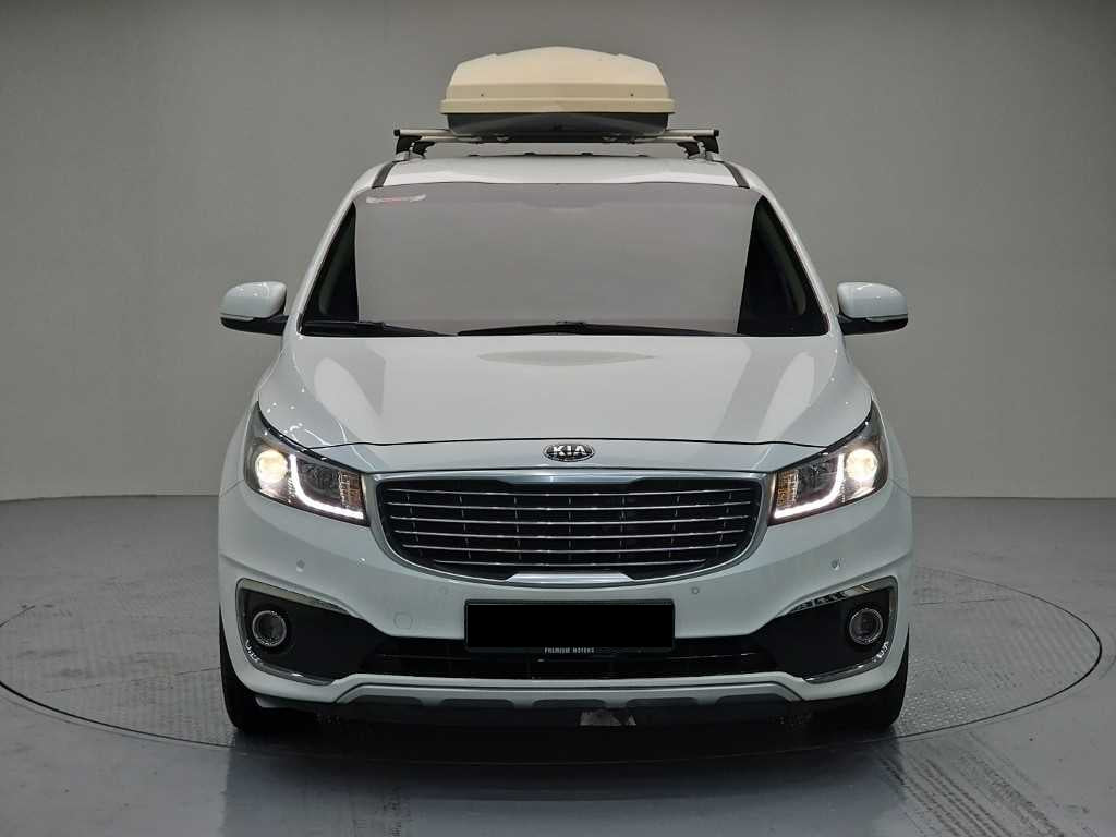 Kia Carnival — photo 02