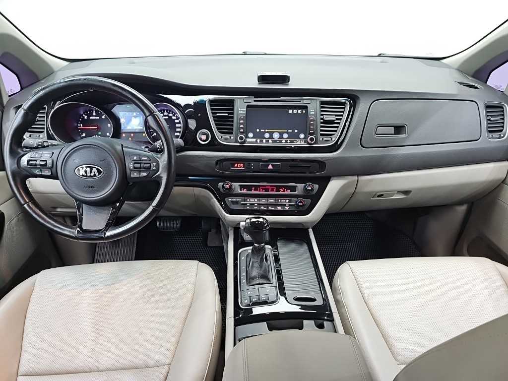 Kia Carnival — photo 07