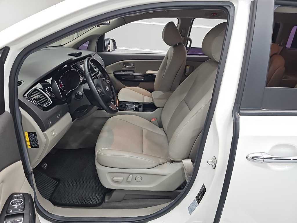 Kia Carnival — photo 11