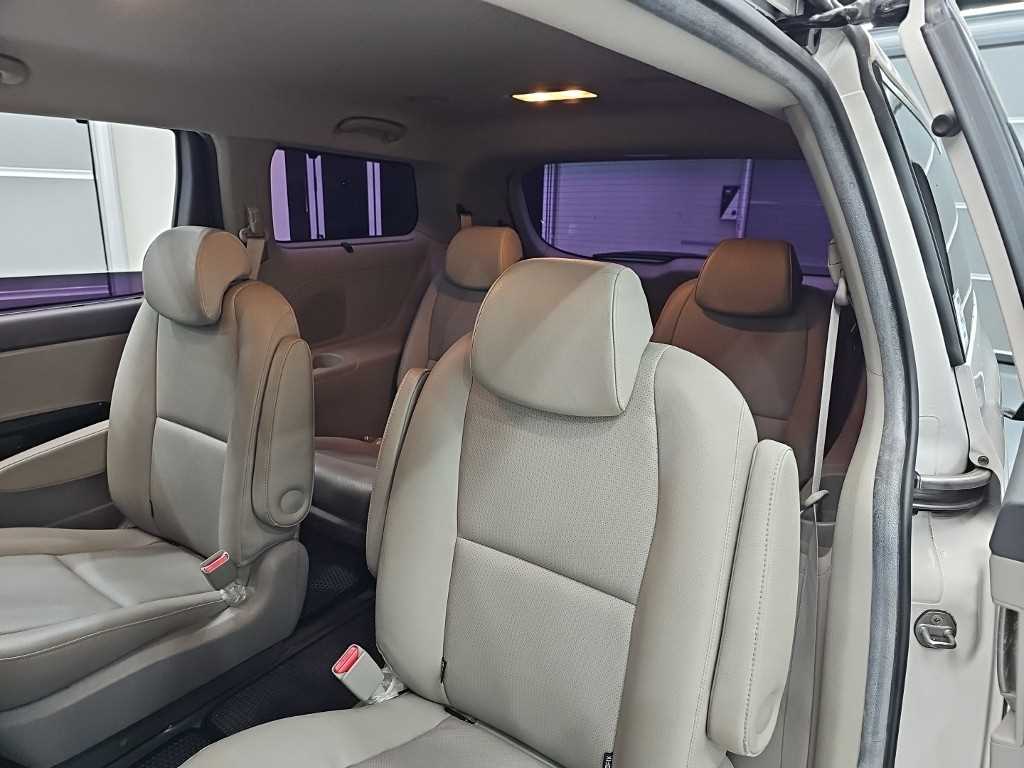 Kia Carnival — photo 12