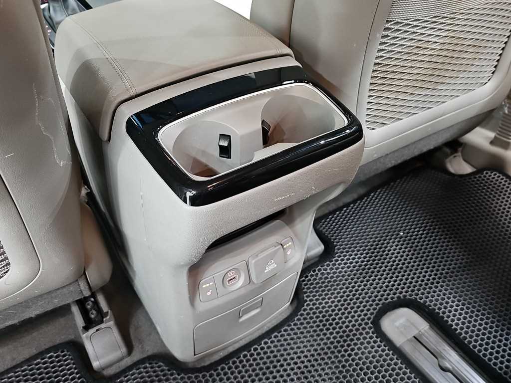 Kia Carnival — photo 13
