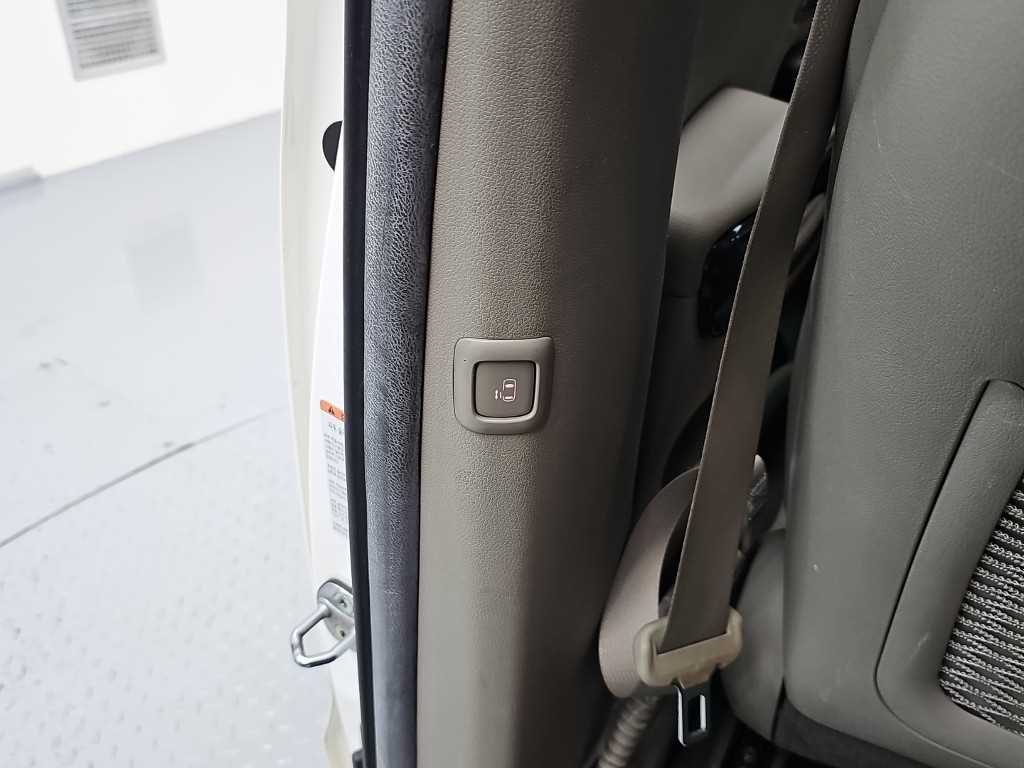 Kia Carnival — photo 14