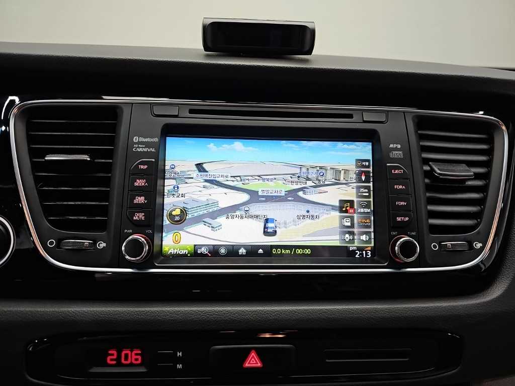 Kia Carnival — photo 17