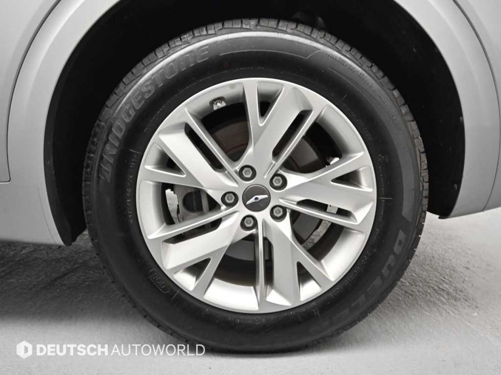 Genesis GV70 — photo 05