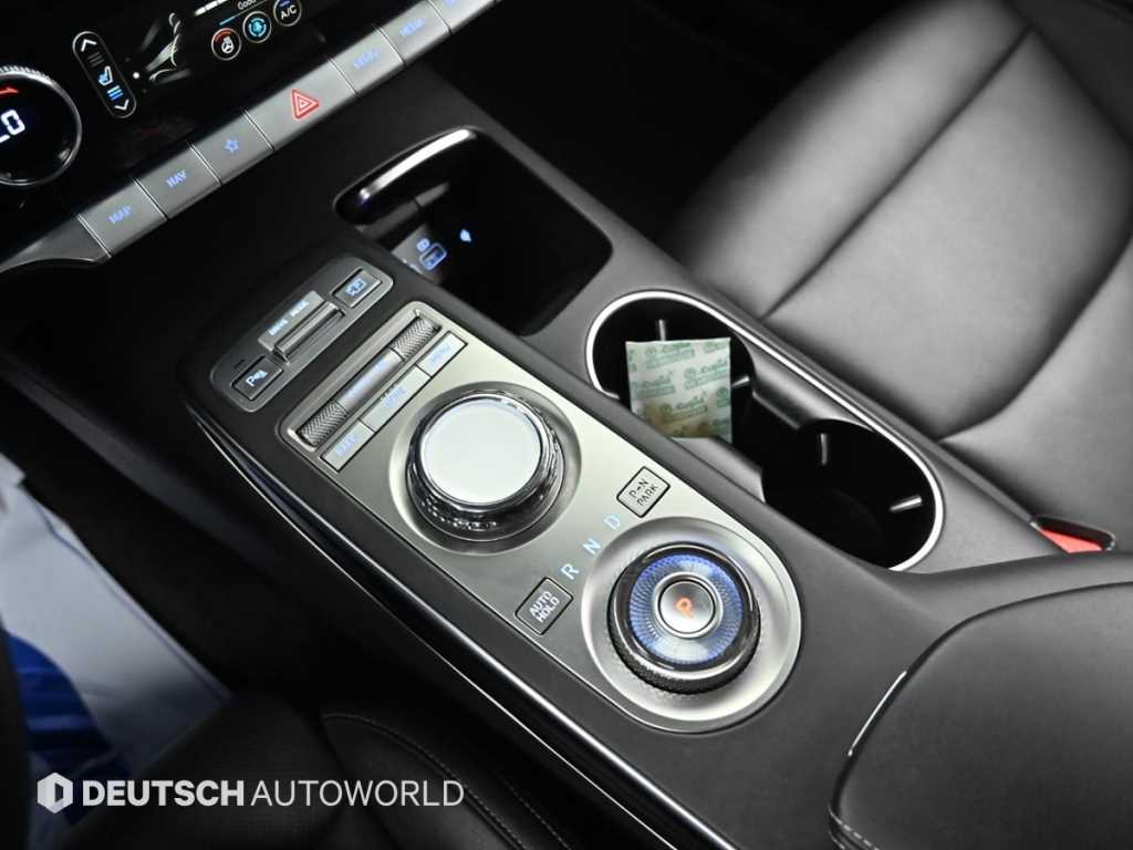Genesis GV70 — photo 09