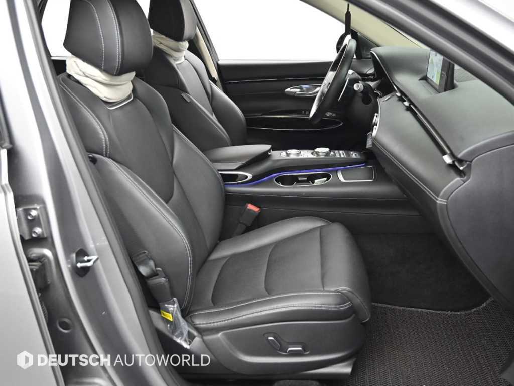 Genesis GV70 — photo 10