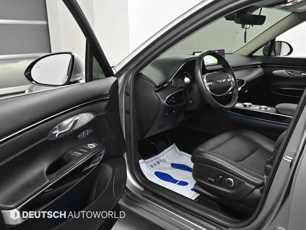 Genesis GV70 — photo 11