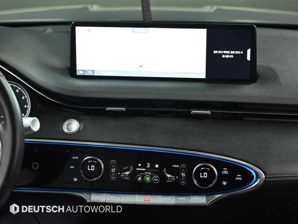 Genesis GV70 — photo 14
