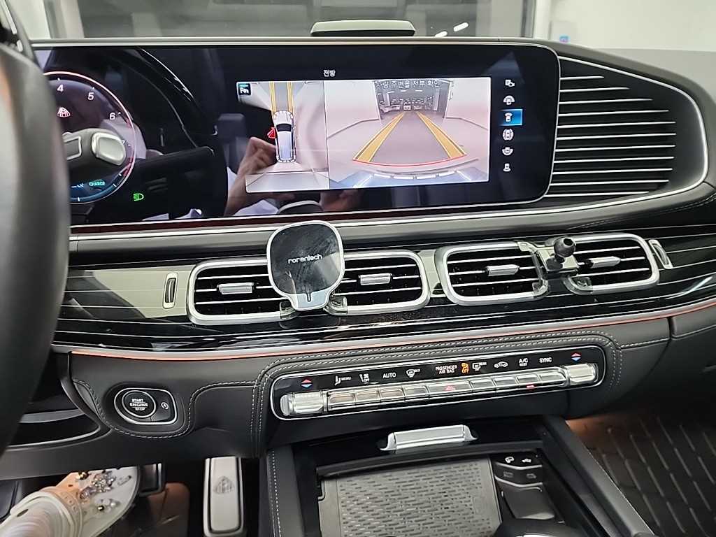 Mercedes-Benz GLS-Class — photo 10