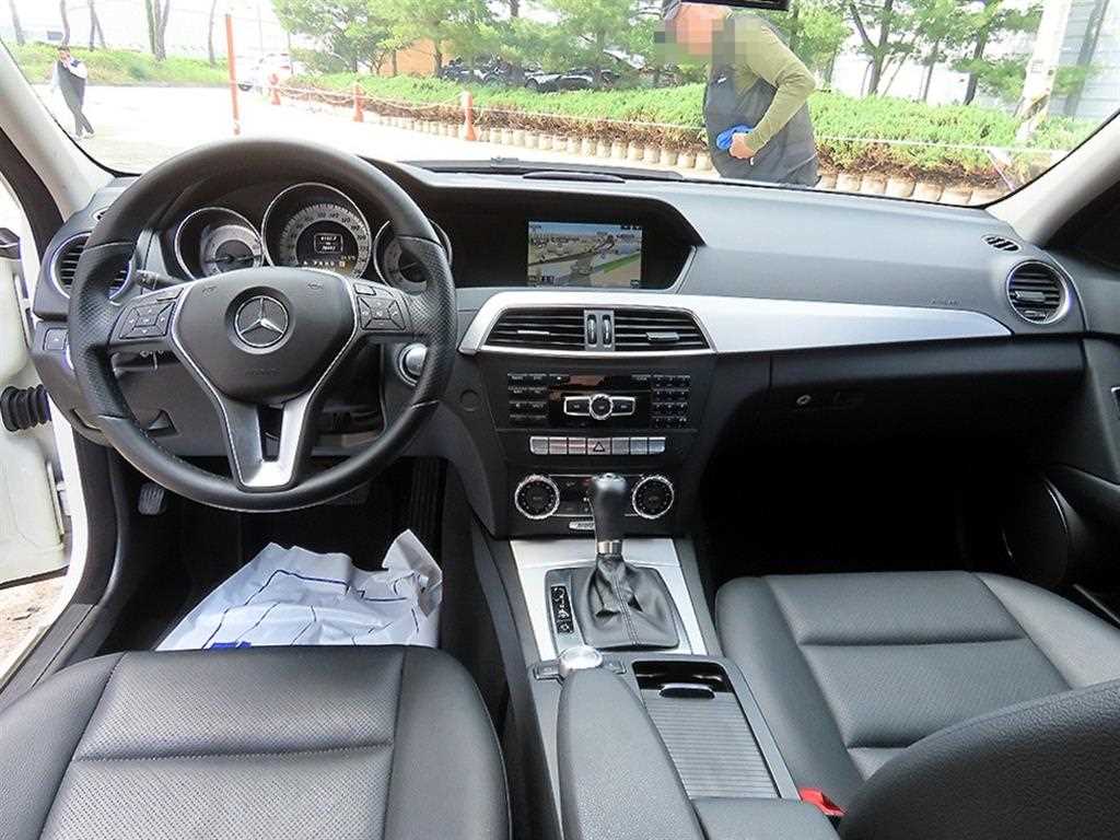 Mercedes-Benz C-Class — photo 07