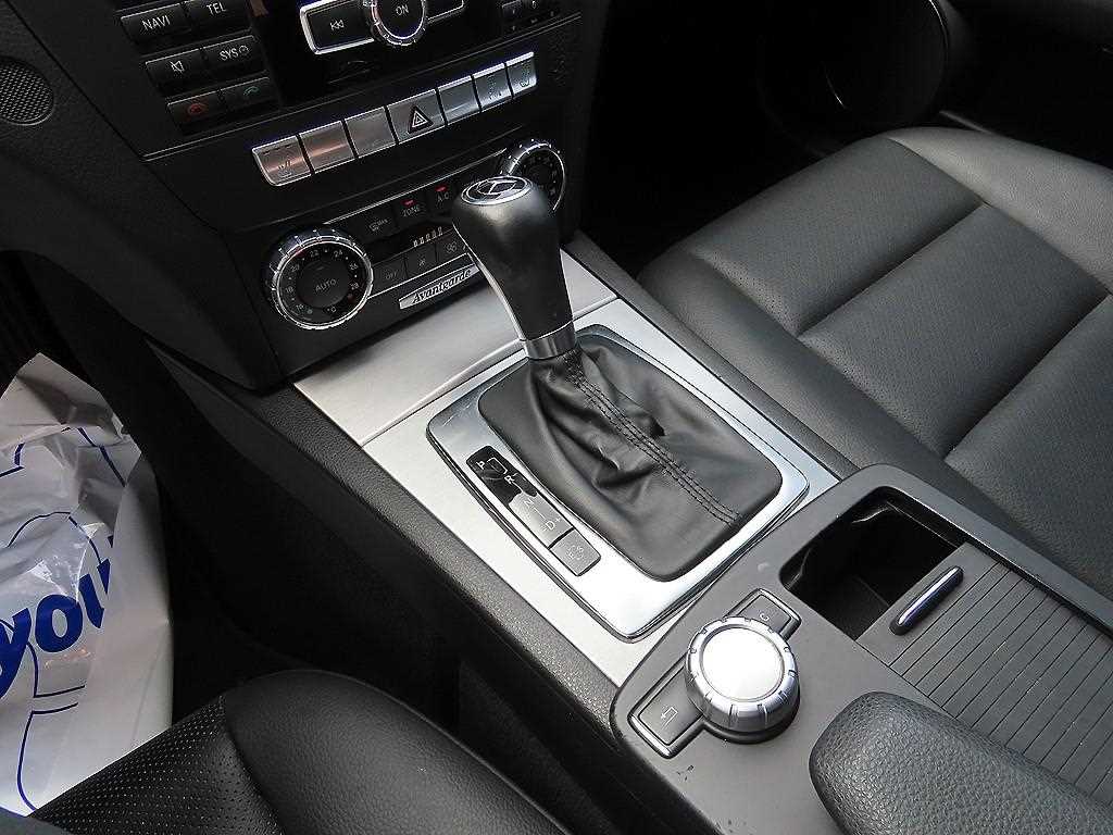 Mercedes-Benz C-Class — photo 10