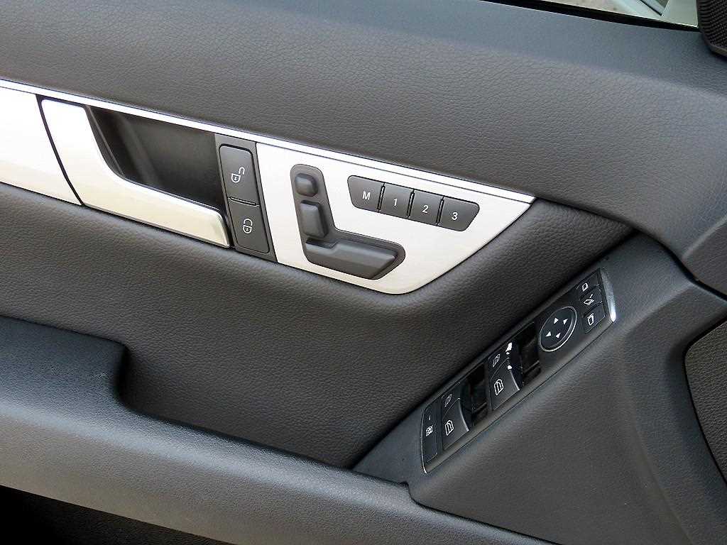 Mercedes-Benz C-Class — photo 11