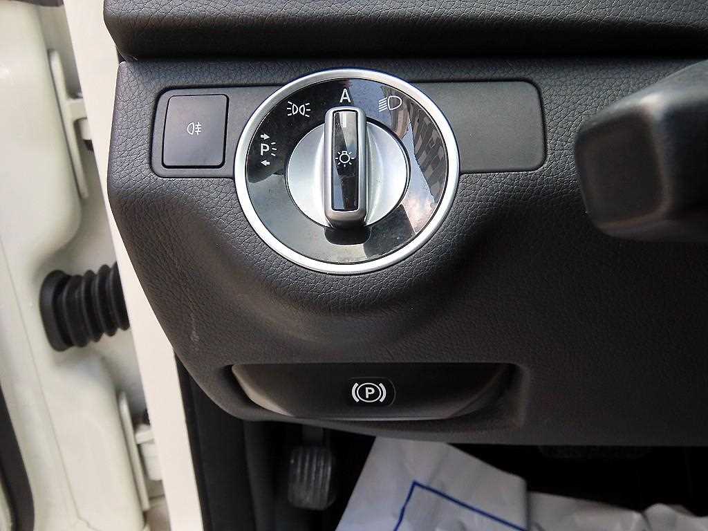 Mercedes-Benz C-Class — photo 12