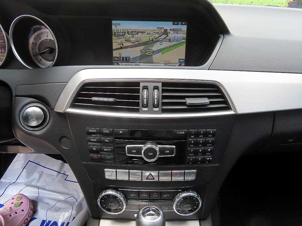 Mercedes-Benz C-Class — photo 13