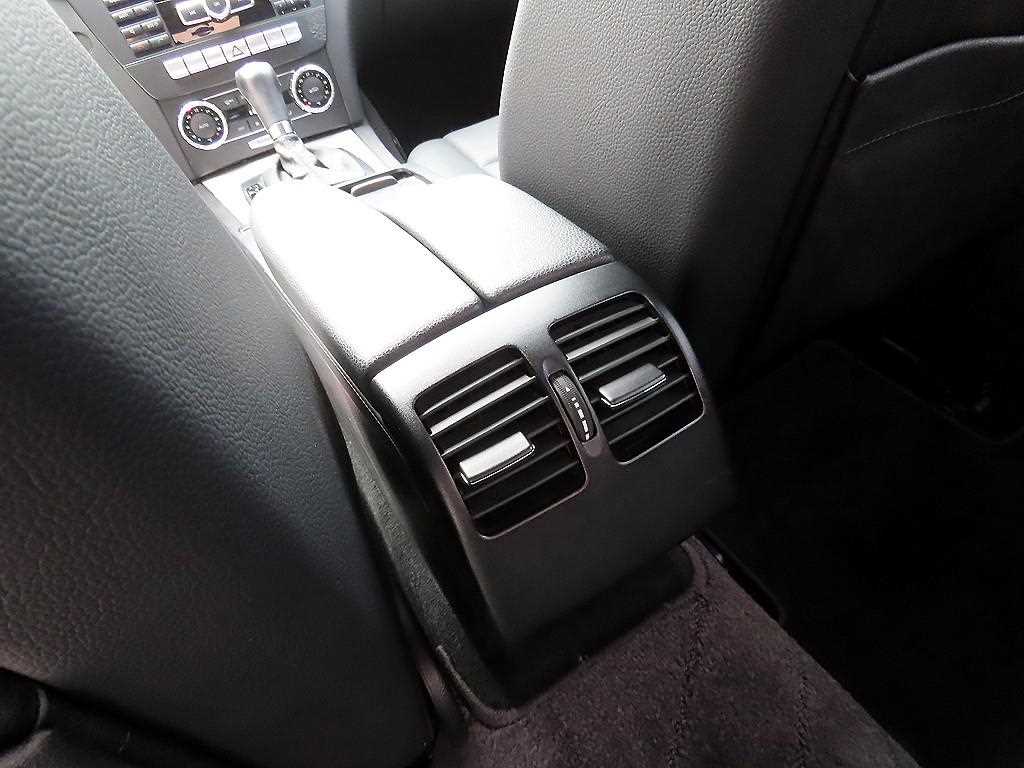Mercedes-Benz C-Class — photo 17