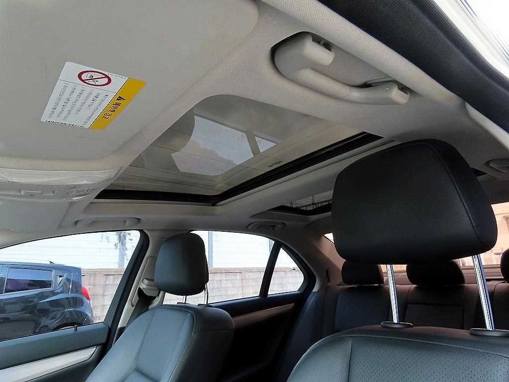 Mercedes-Benz C-Class — photo 18