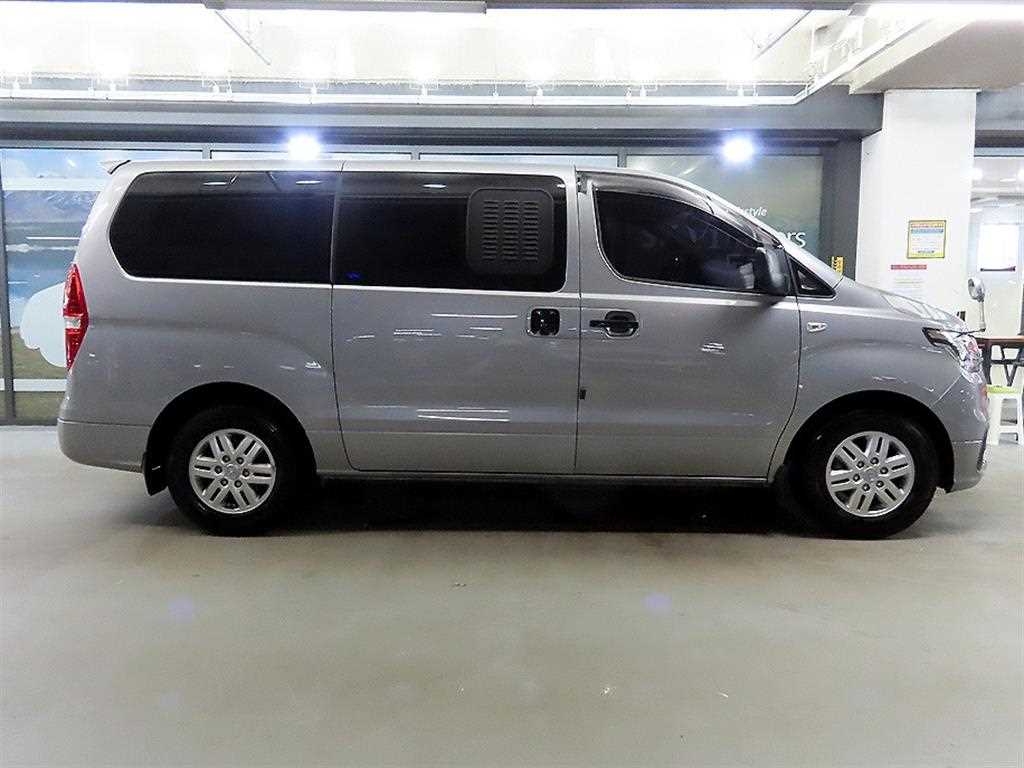 Hyundai Starex — photo 03
