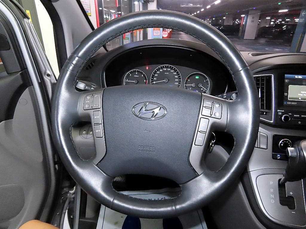 Hyundai Starex — photo 08