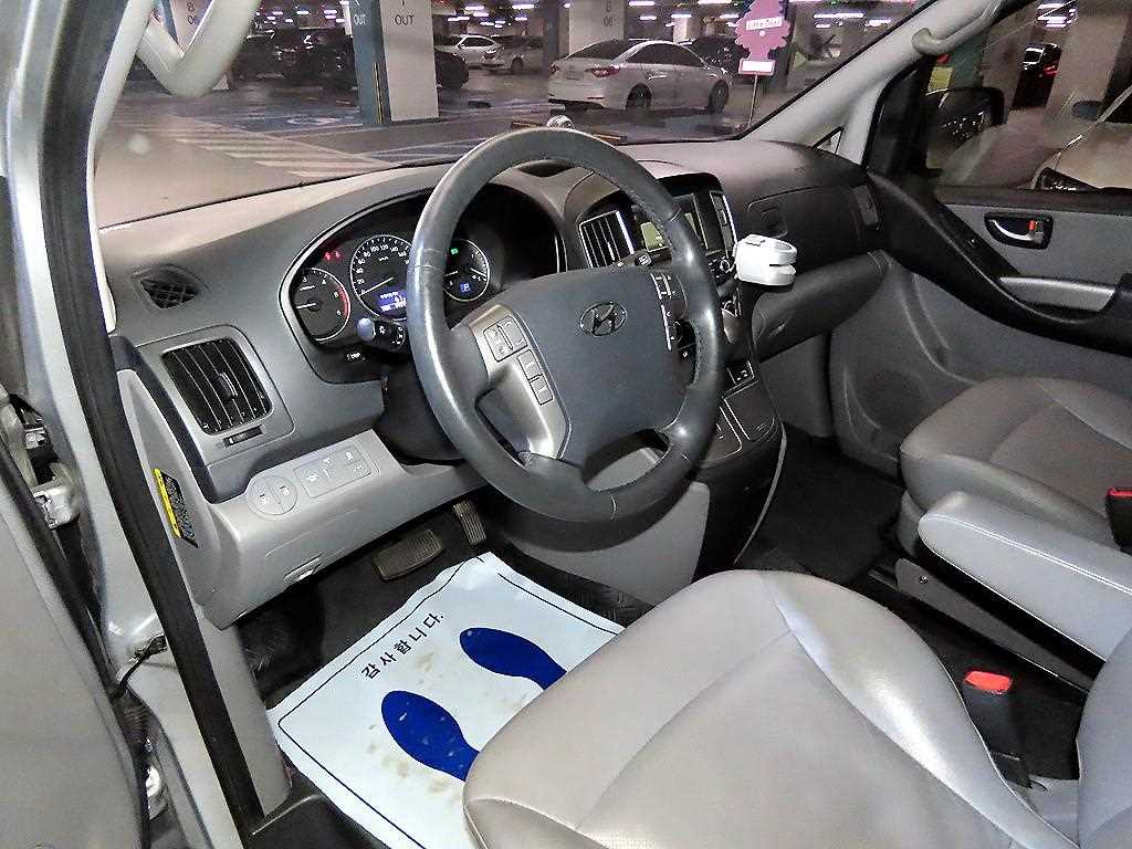 Hyundai Starex — photo 10