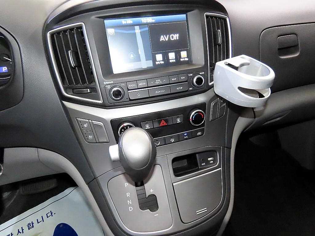 Hyundai Starex — photo 11