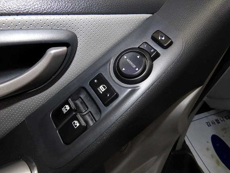 Hyundai Starex — photo 12