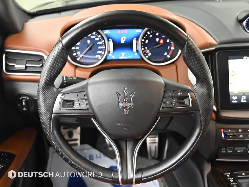 Maserati Ghibli — photo 13
