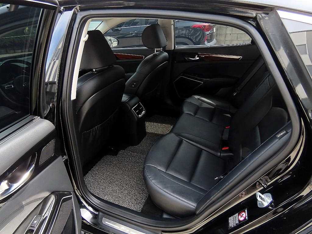 Kia K7 — photo 06