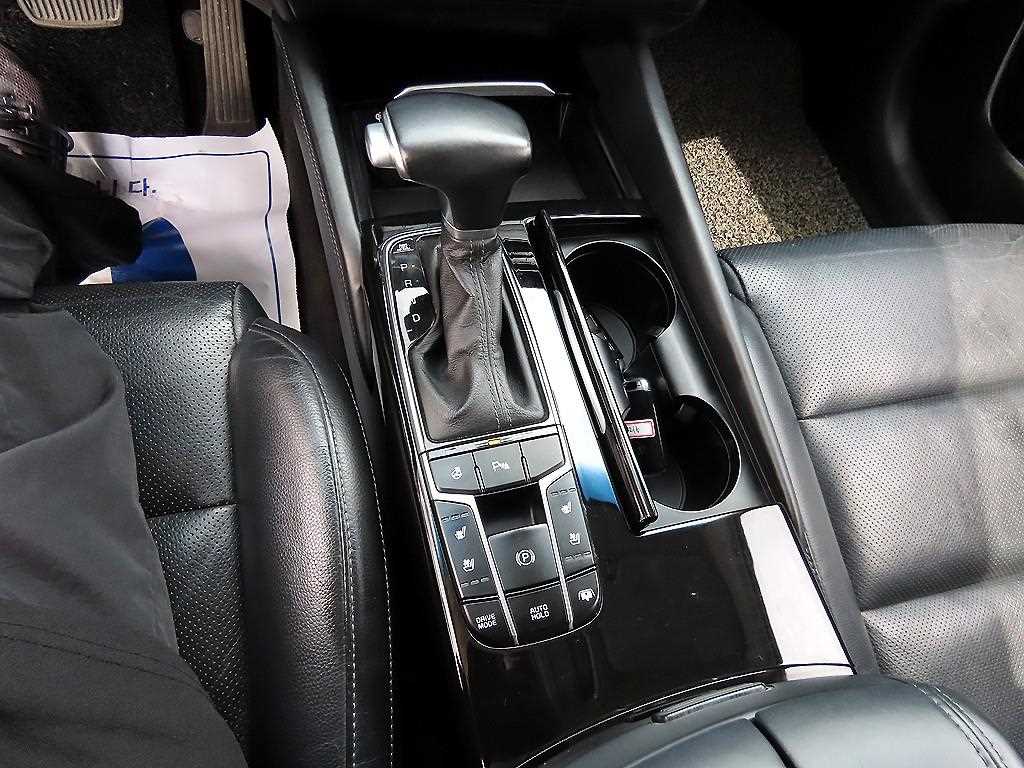 Kia K7 — photo 10