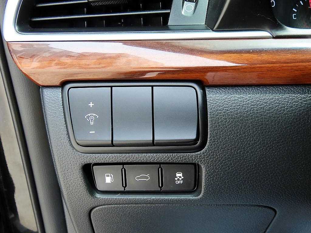 Kia K7 — photo 12