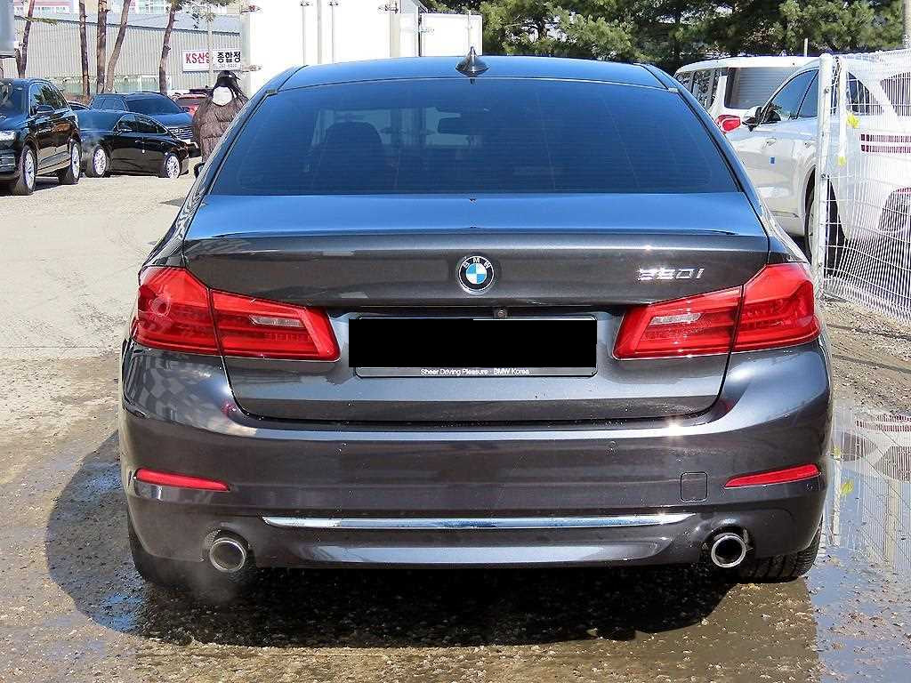 BMW 5-Series — photo 04