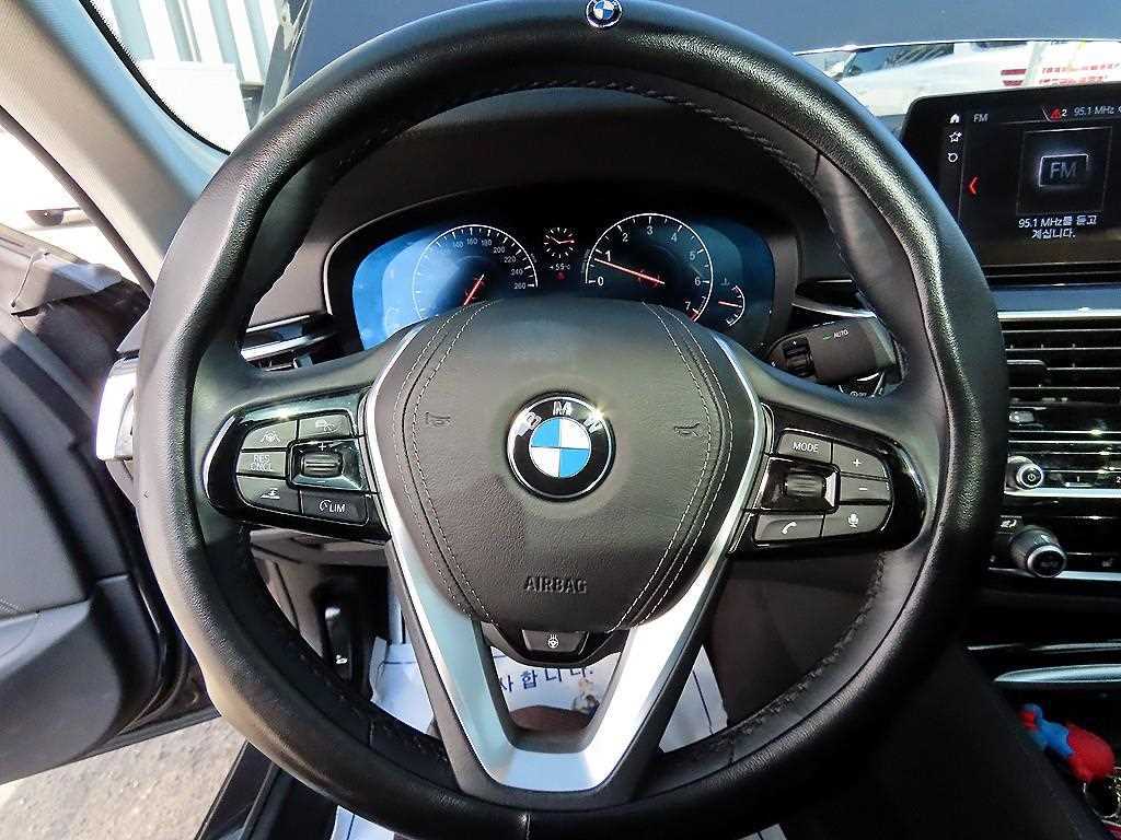 BMW 5-Series — photo 08