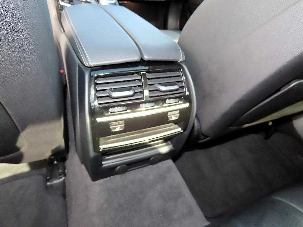 BMW 5-Series — photo 16