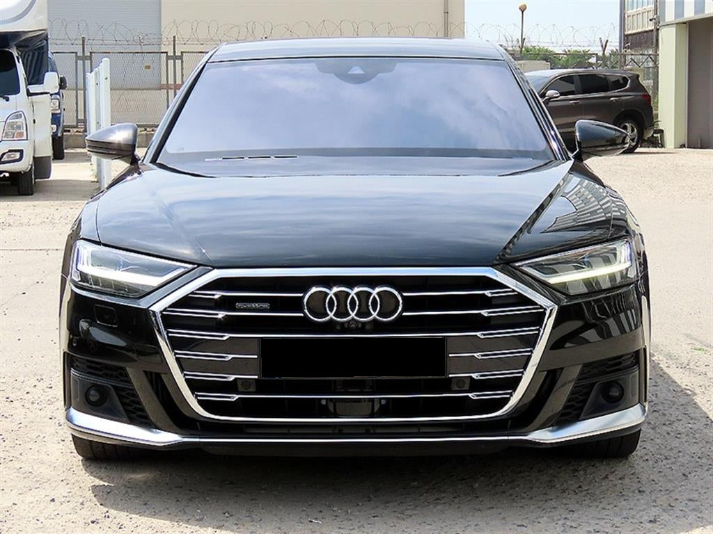 Audi A8 — photo 01