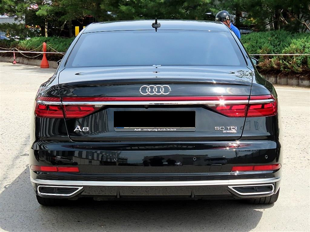 Audi A8 — photo 04