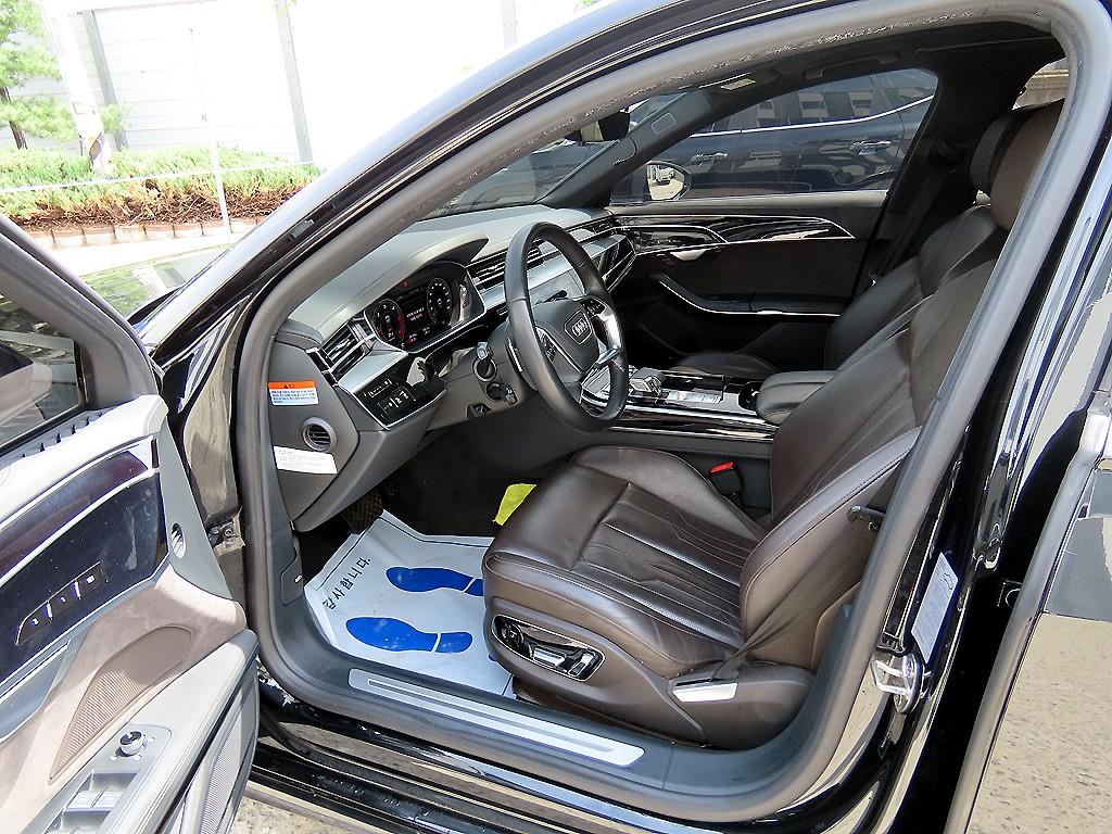 Audi A8 — photo 05