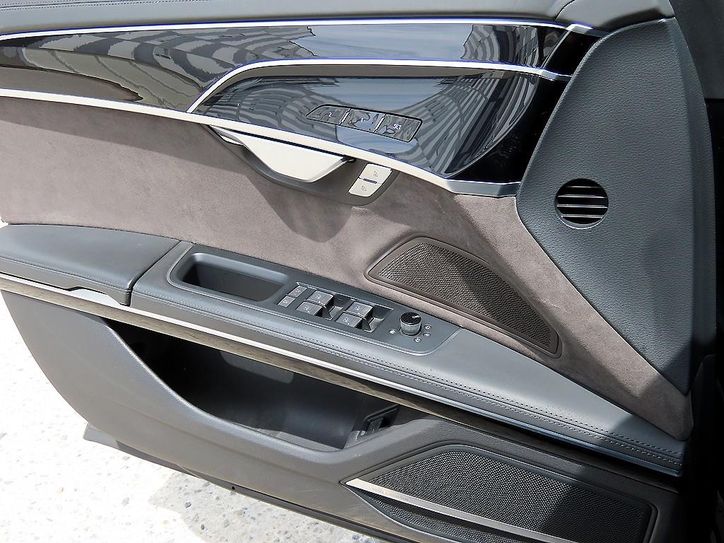 Audi A8 — photo 12
