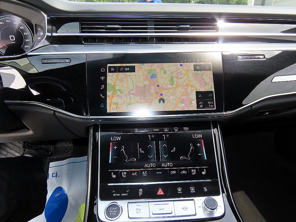Audi A8 — photo 13