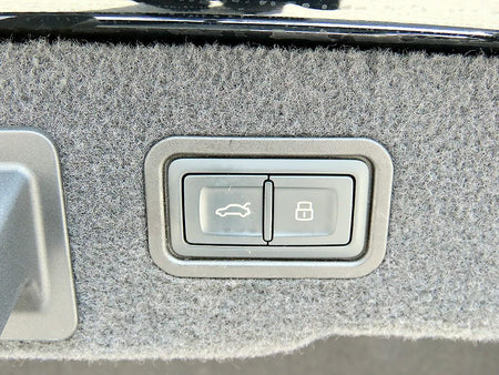 Audi A8 — photo 16