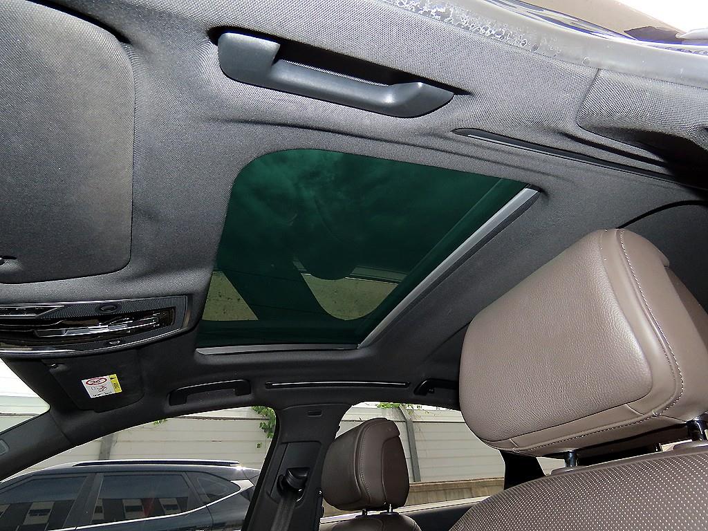 Audi A8 — photo 17