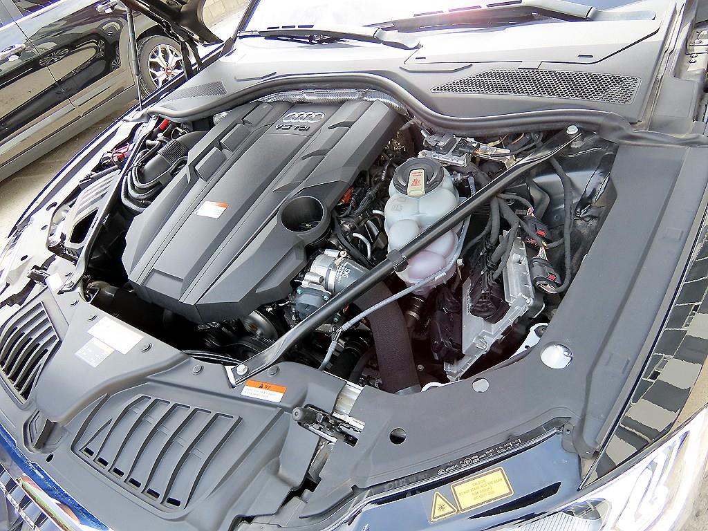 Audi A8 — photo 19