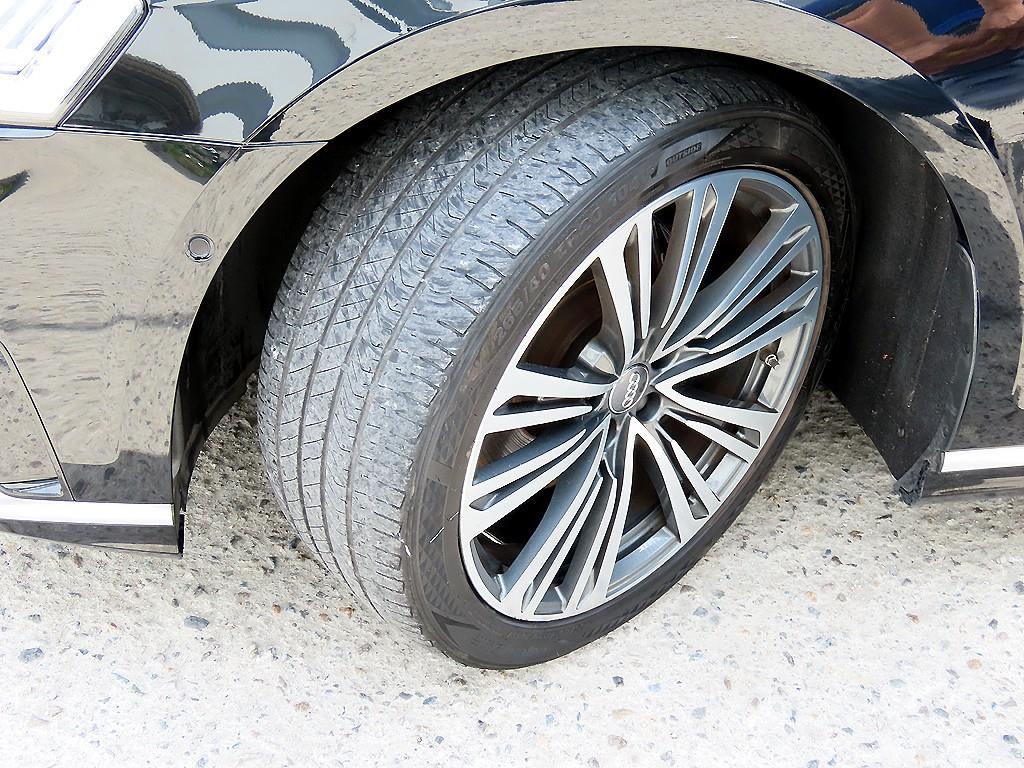 Audi A8 — photo 20