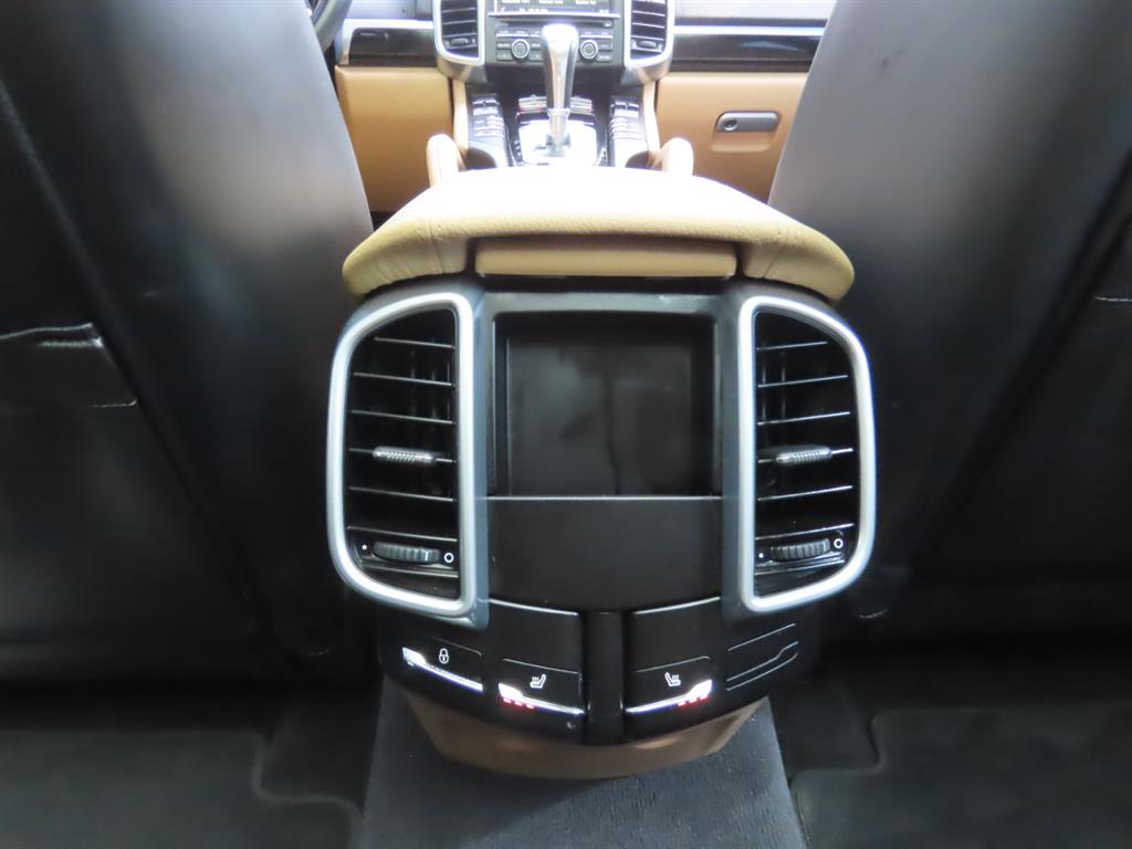 Porsche Cayenne — photo 08