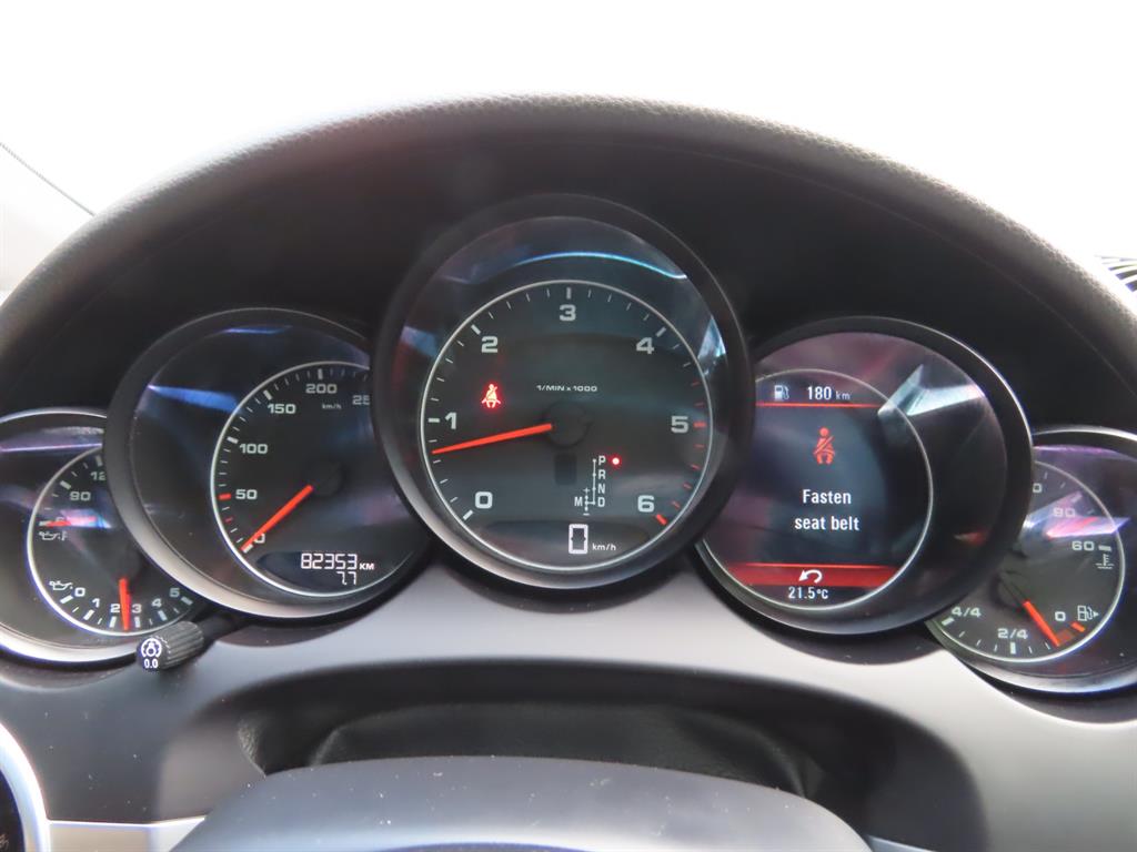 Porsche Cayenne — photo 10