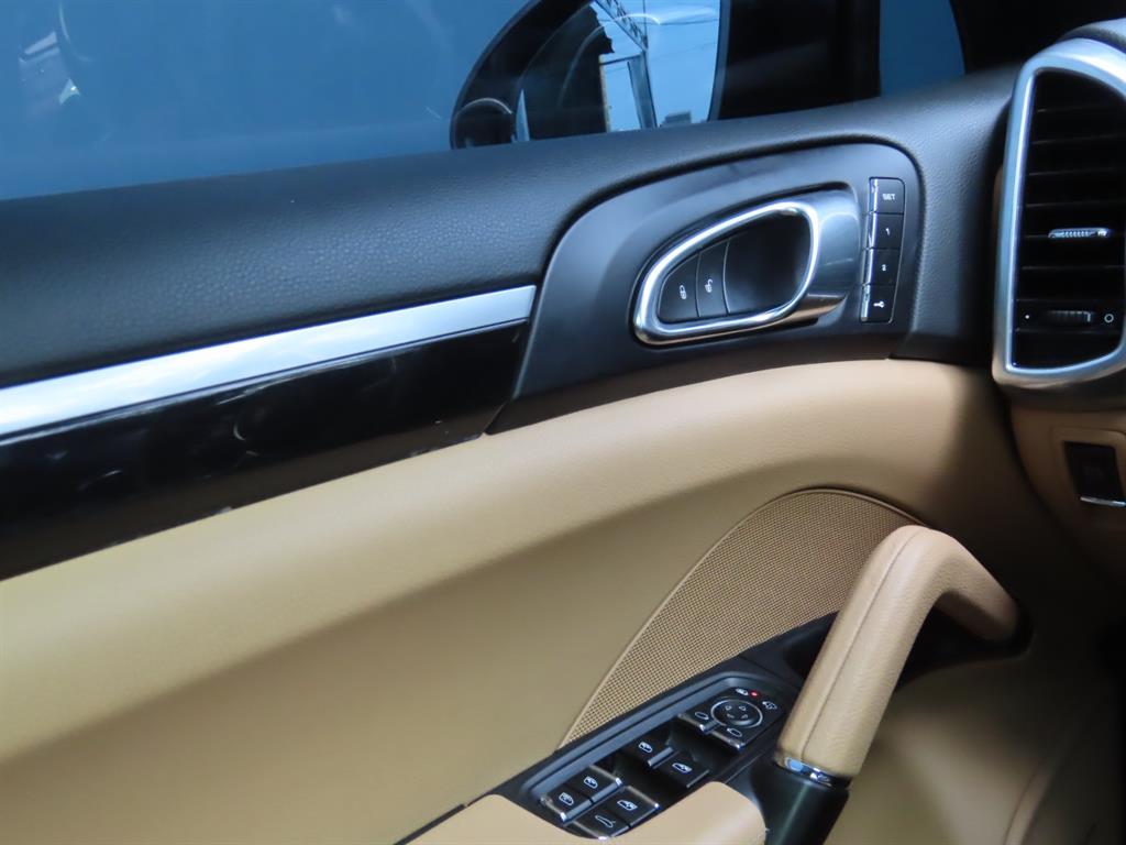 Porsche Cayenne — photo 15