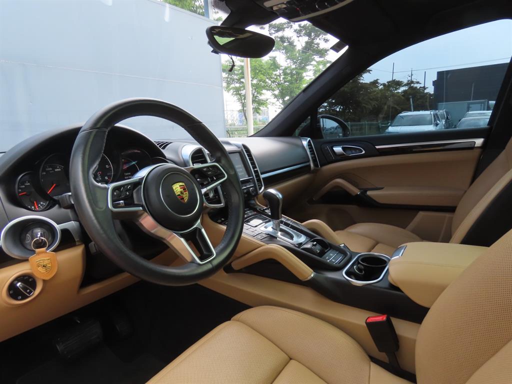 Porsche Cayenne — photo 17