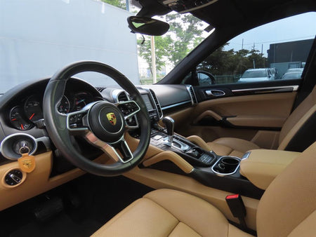 Porsche Cayenne — photo 17