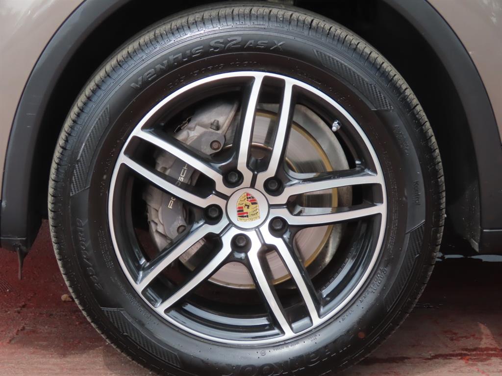 Porsche Cayenne — photo 20