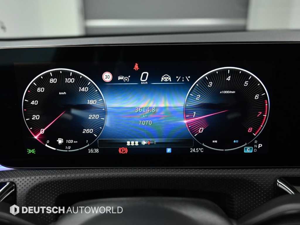 Mercedes-Benz CLA-Class — photo 08