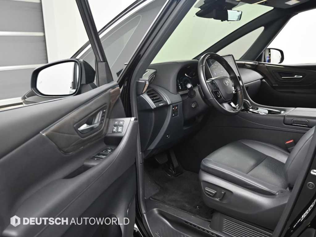 Toyota Alphard — photo 11