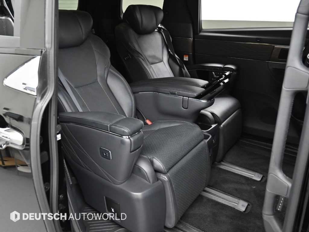 Toyota Alphard — photo 12